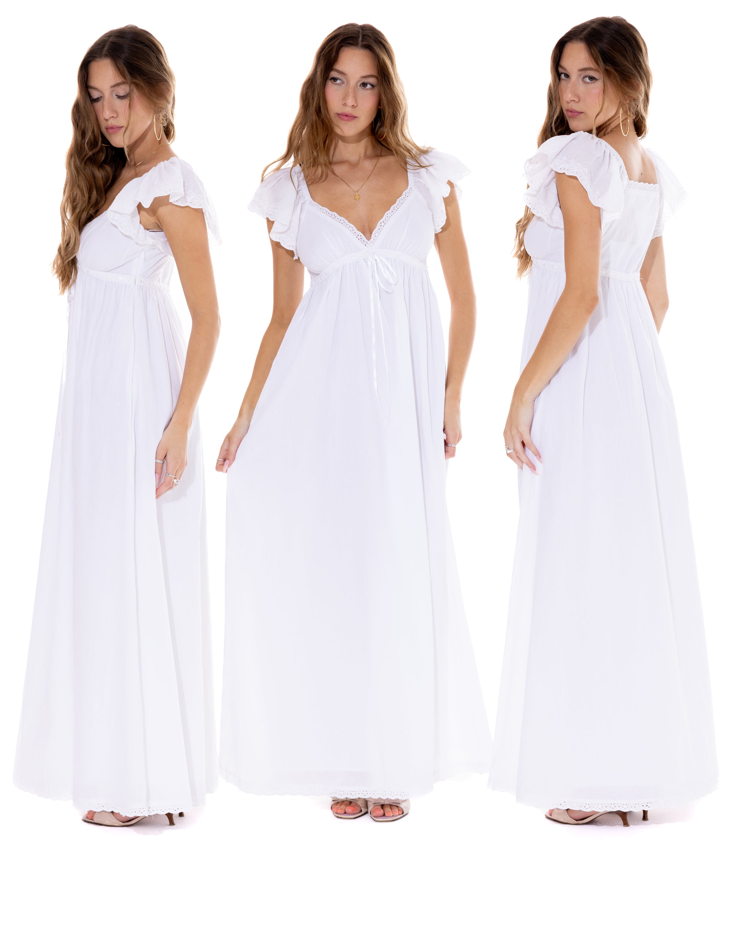 *Carly is wearing a size S and is 5'5" tall, with a 31" bust/32D, 25" waist, and 36" hips.*