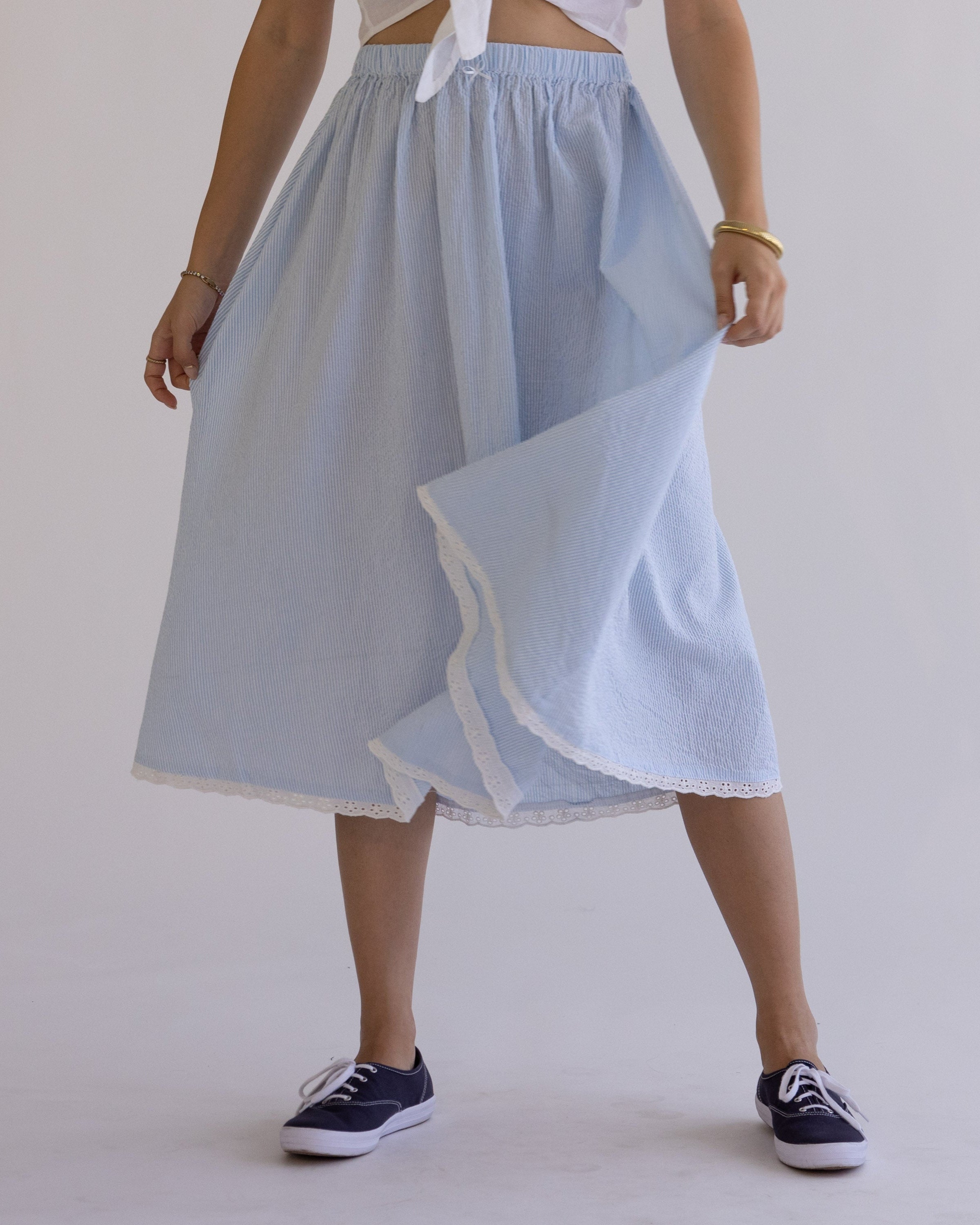 *Diana is wearing size S and is 5'8" tall, with a 35" bust, 25" waist, and 36" hips.*