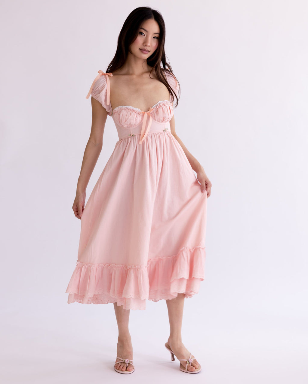 *Ashley is wearing size XS and has a 31.5" bust, 23.5" waist, 35" hips, and is 5'5" tall.*