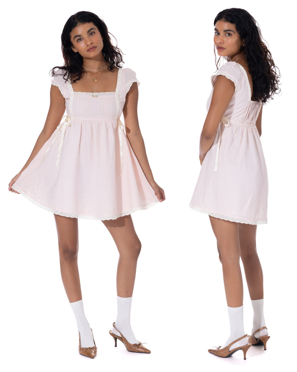 *Ava is wearing size S and is 5'3.5" tall, with a 30.5" bust, 24.5" waist, and 34.5" hips.*