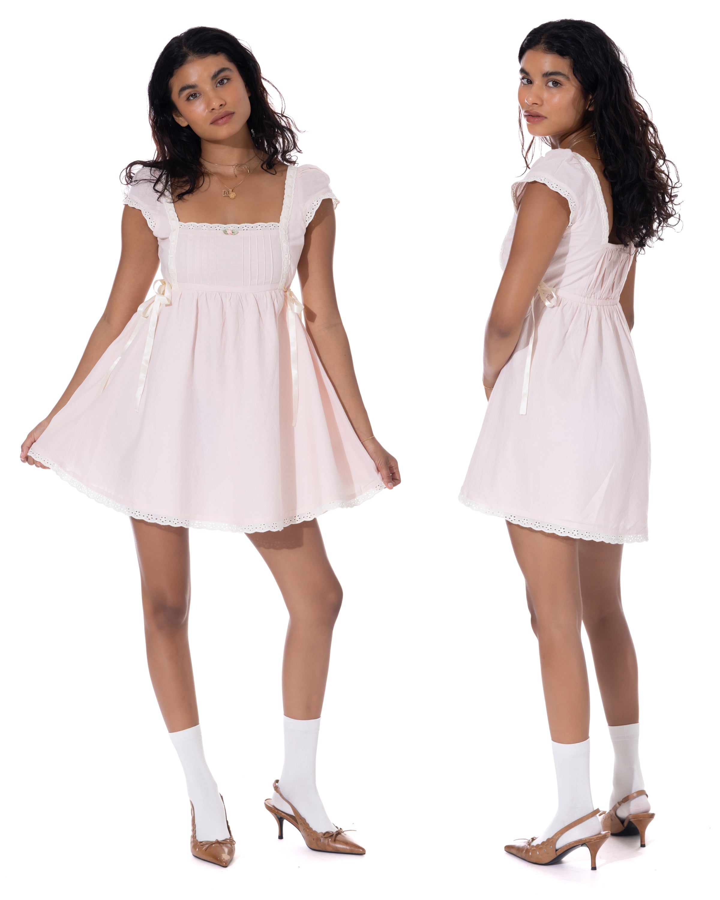 *Ava is wearing size S and is 5'3.5" tall, with a 30.5" bust, 24.5" waist, and 34.5" hips.*