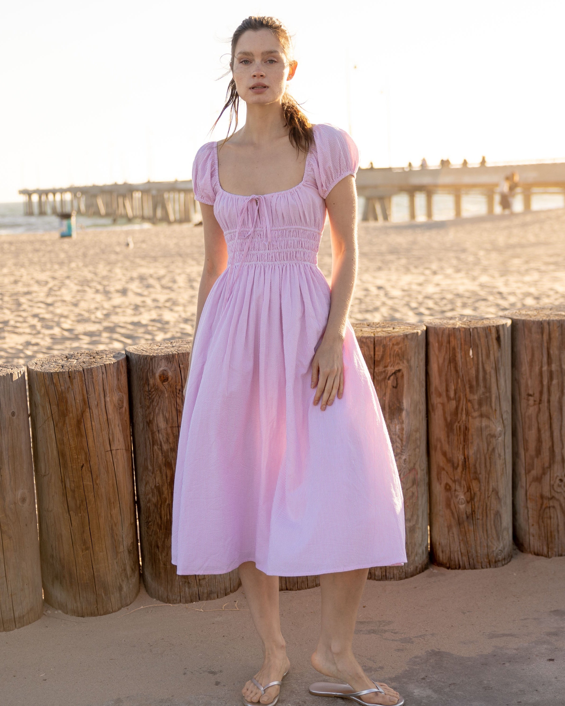 *Lisa is wearing size S and is 5'10" tall, with a 32" bust, 25" waist, and 36" hips.*