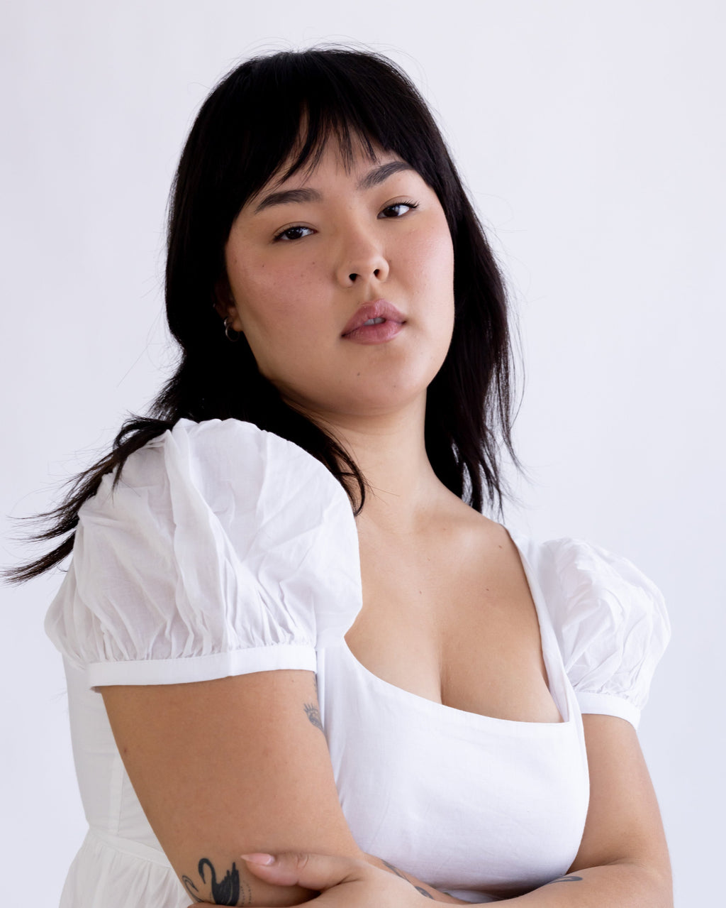 *Annika is wearing size L and has a 39" bust, 33.5" waist, 43" hips, and is 5'5" tall.*