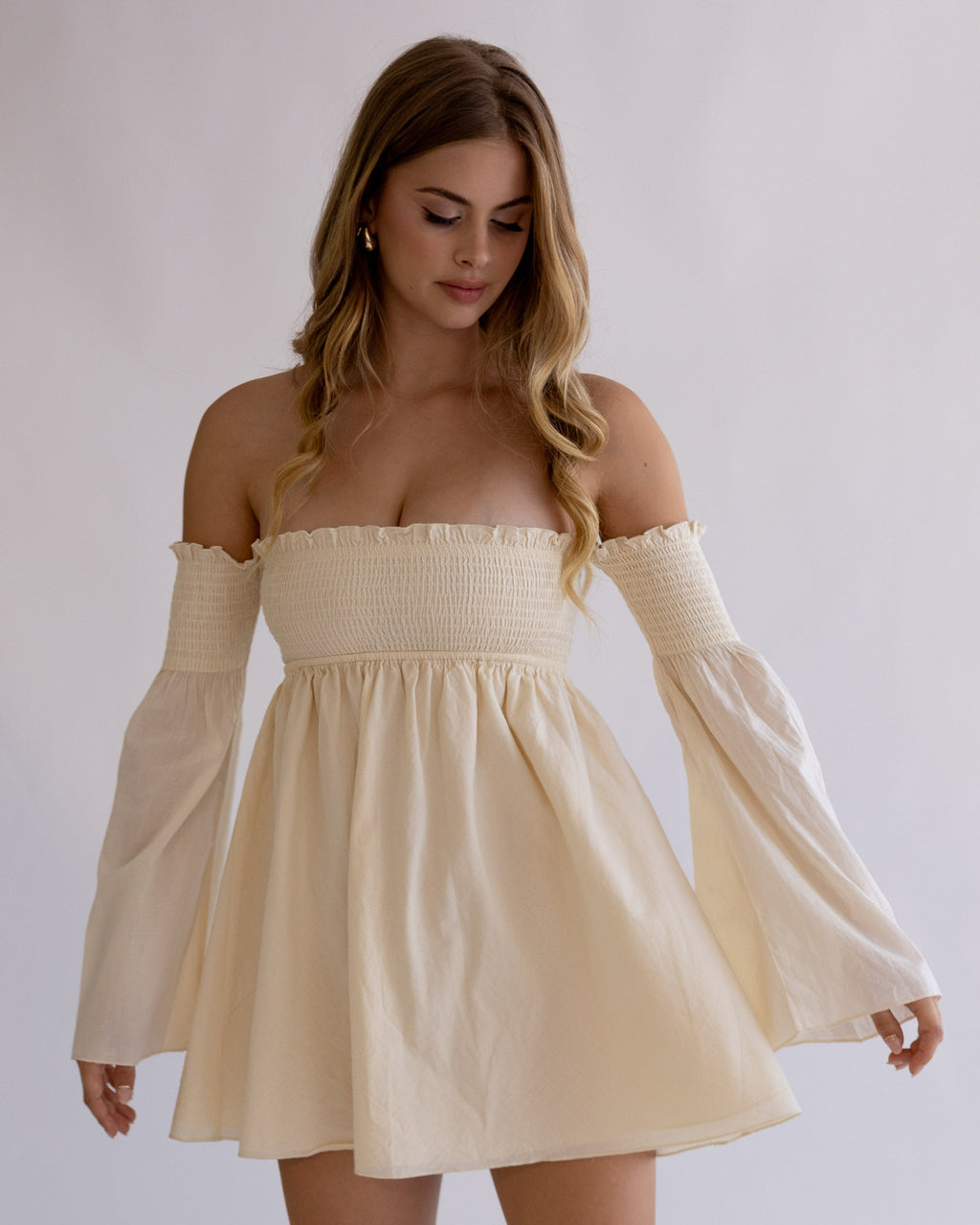 *Diana is wearing size S and is 5'8" tall, with a 35" bust, 25" waist, and 36" hips.*