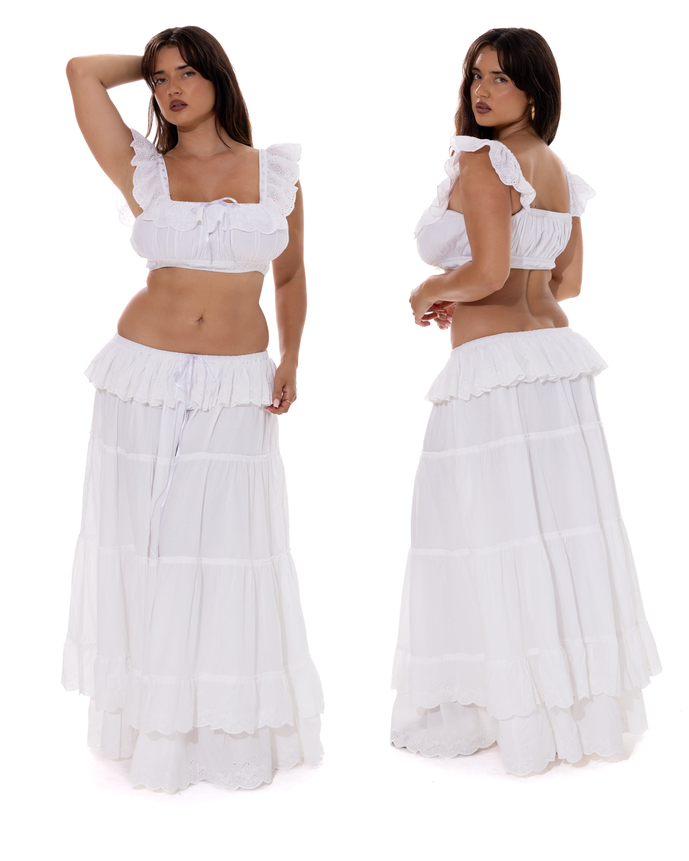 *Sarah is wearing a size L and has a 39.5" bust (34G cup size), 28" waist, 40.5" hips and is 5'8" tall.*
