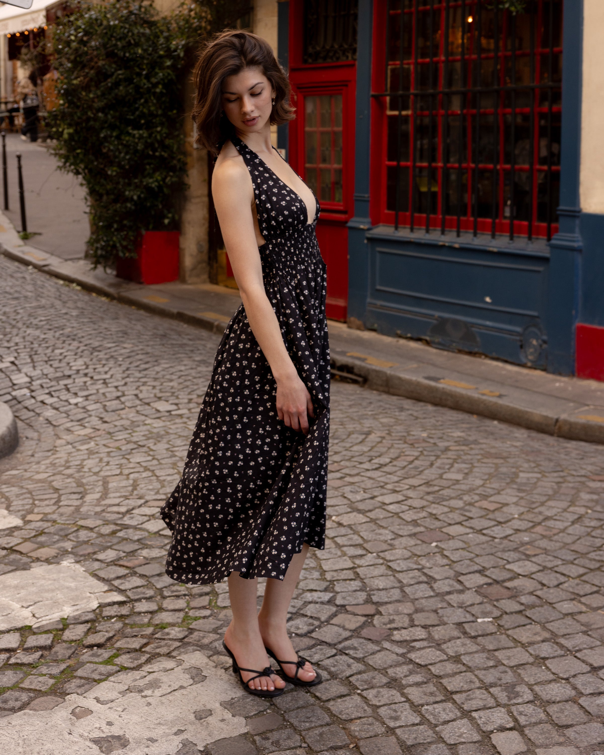 *Swann is wearing a size S and is 5'7" tall, with a 32" bust, 24" waist, and 35" hips.*