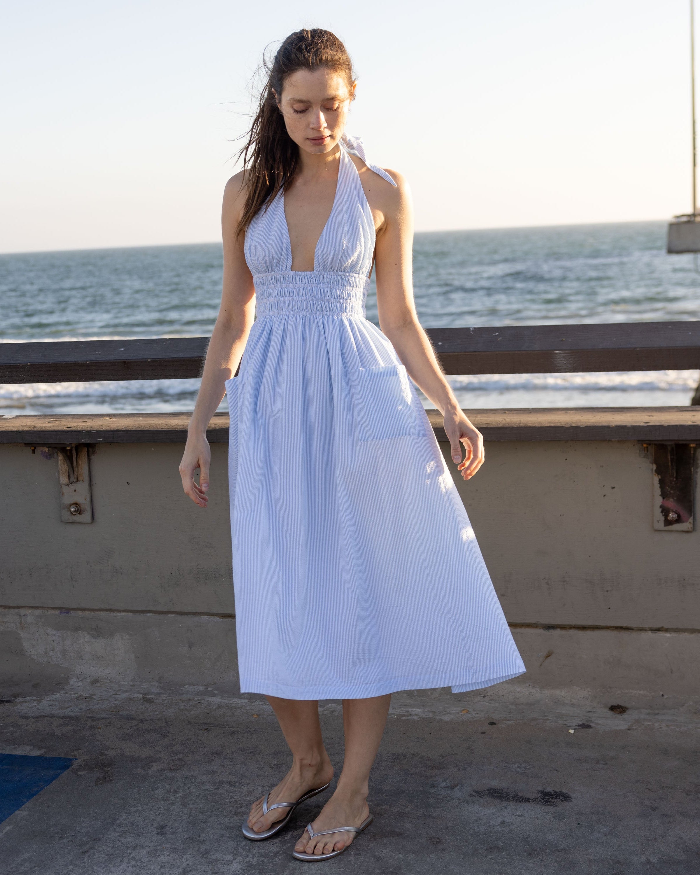 *Lisa is wearing size S and is 5'10" tall, with a 32" bust, 25" waist, and 36" hips.*