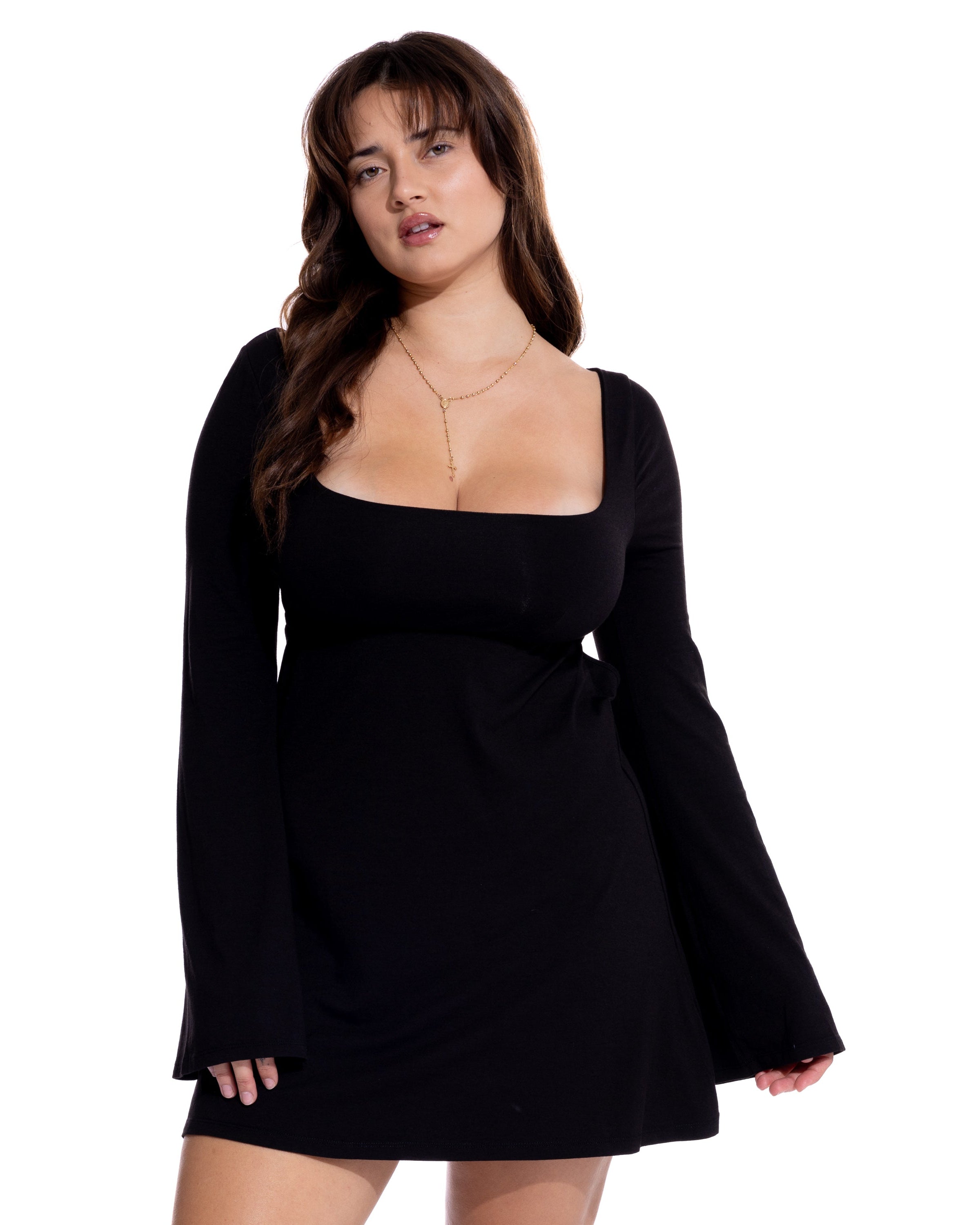 *Sarah is wearing a size L, and has a 39.5" bust, 28" waist, 41.5" hips and is 5'8" tall.*