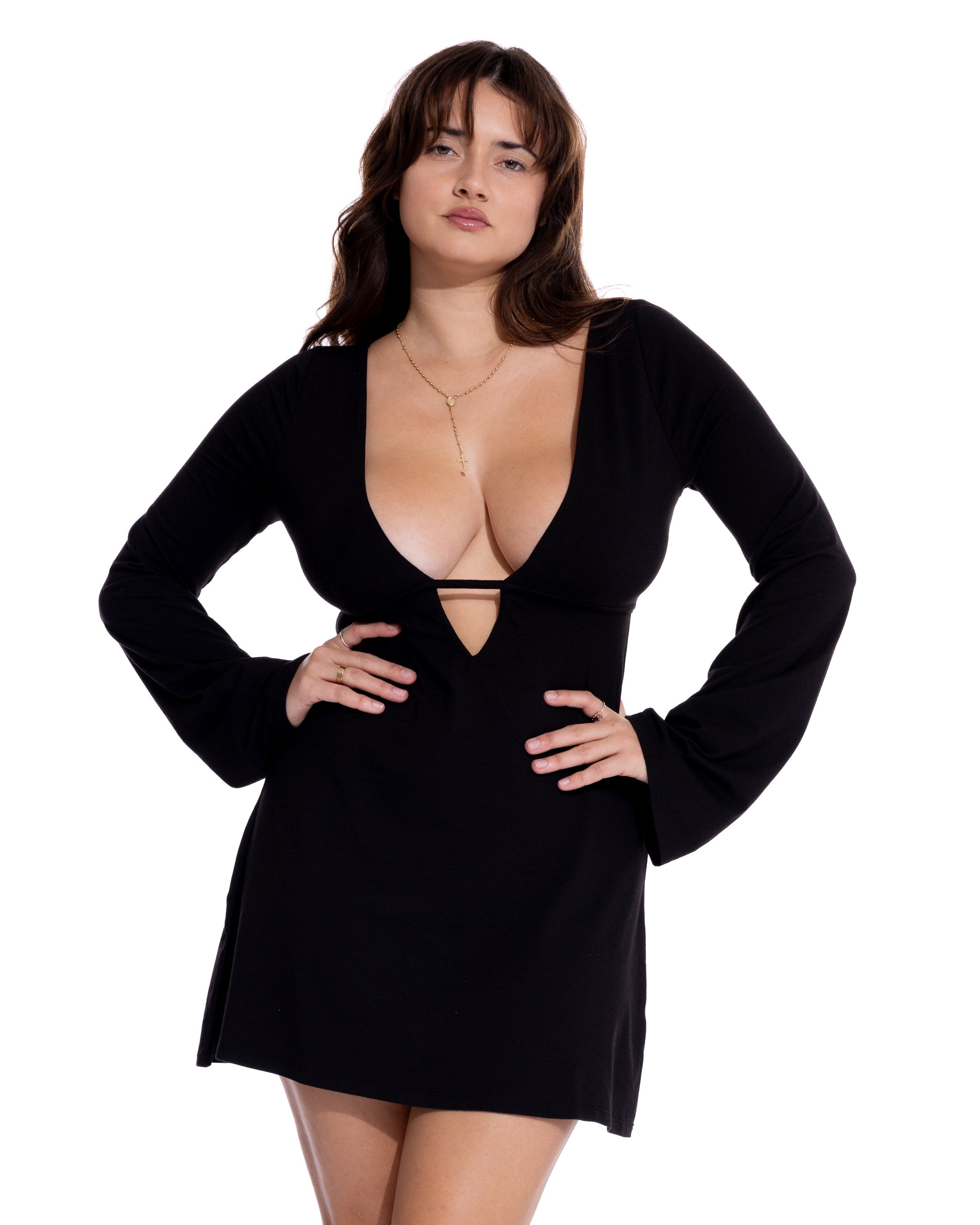 *Sarah is wearing a size L, and has a 39.5" bust, 28" waist, 41.5" hips and is 5'8" tall.*