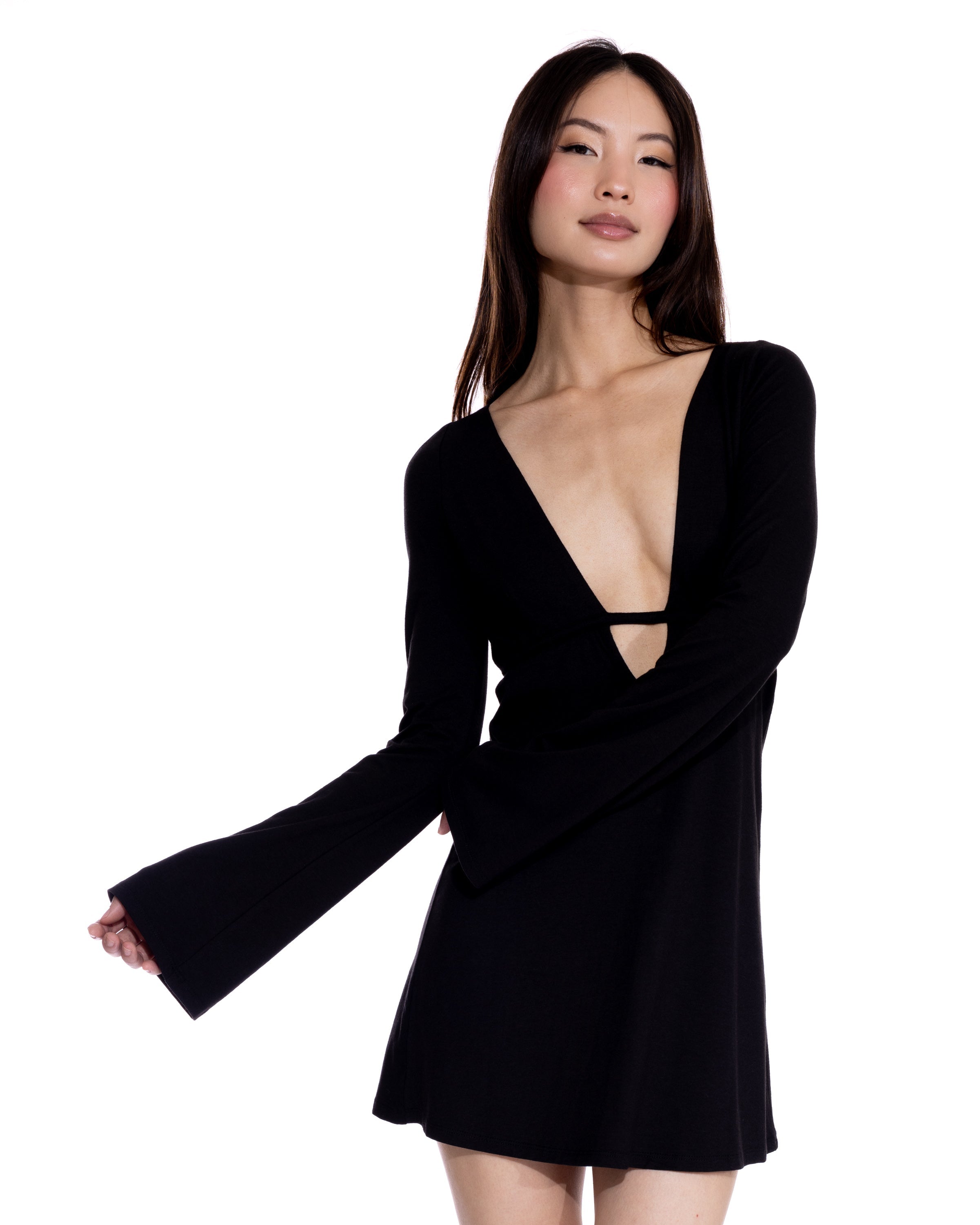 *Ashley is wearing size XS and has a 31.5" bust, 23.5" waist, 35" hips, and is 5'5" tall.*