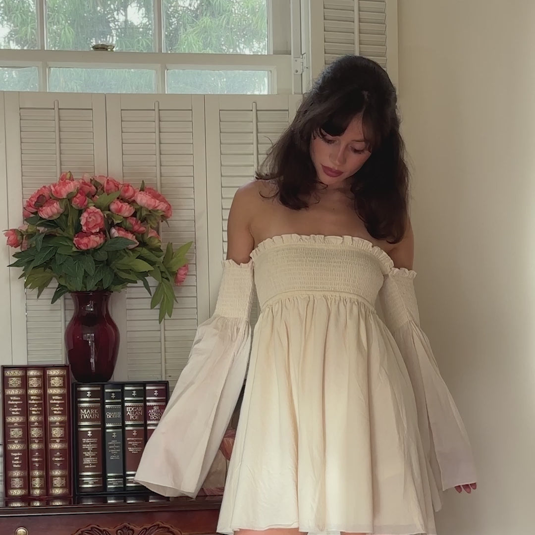 *Sierra is wearing size S and is 5'2" tall, with a 31" bust, 23" waist, and 34" hips.*