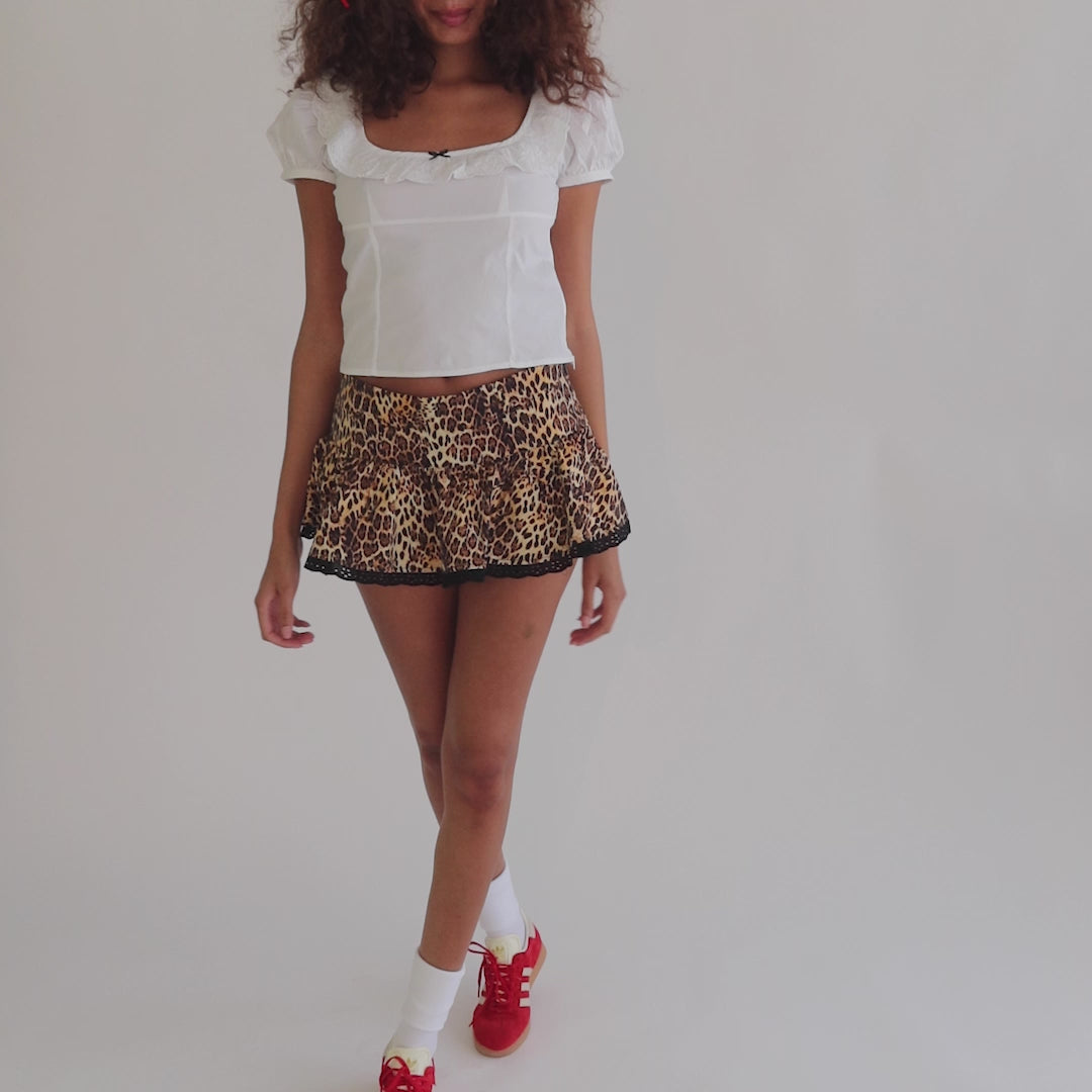 *Carmel is wearing size S and is 5'9" tall, with a 31" bust, 25.5" waist, and 37.5" hips.*